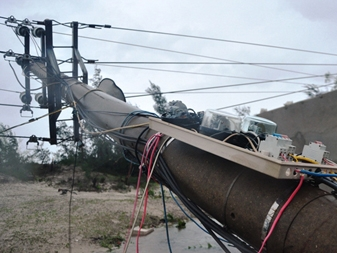 Bão Nari đã khiến hệ thống truyền tải điện 500kV bị sự cố.